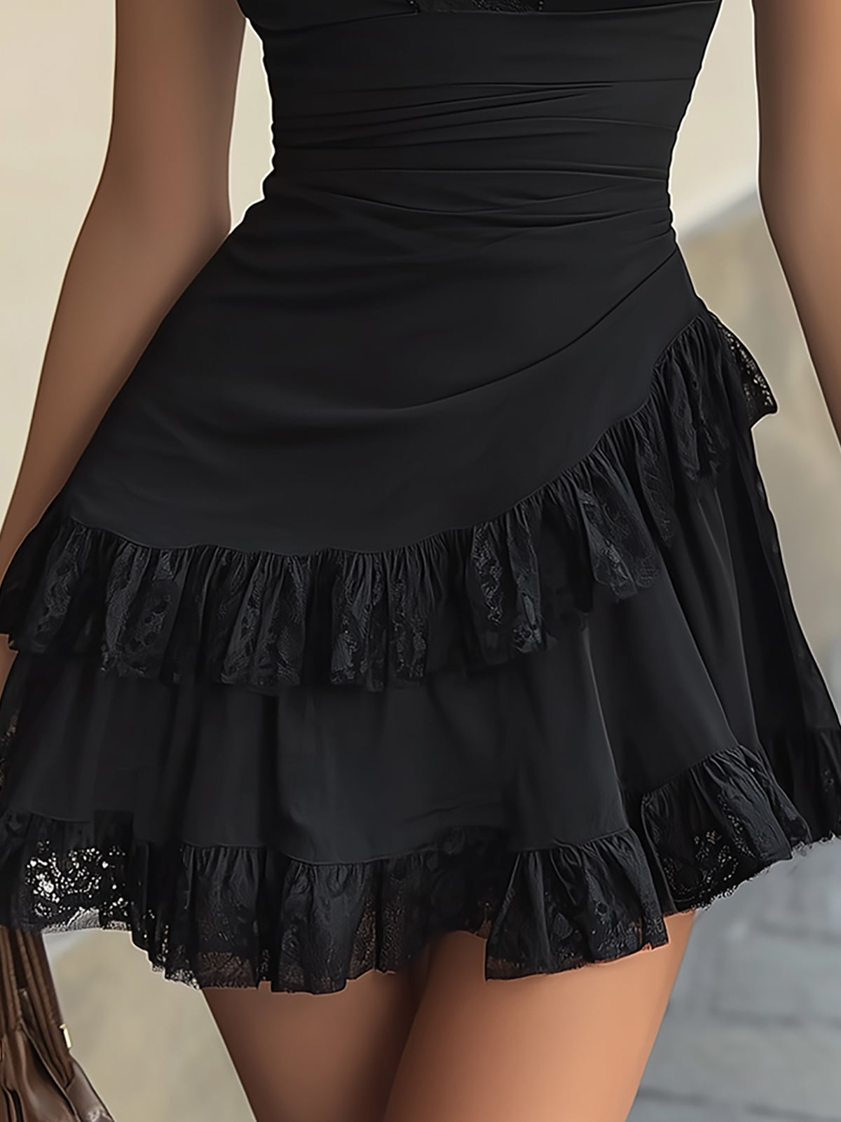 Trendé™ | Noemi Schwarzes Spitzen-Minikleid mit V-Ausschnitt