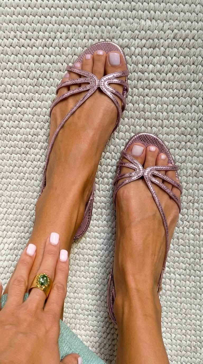 Genf | Goldene Sandalen – Sommerliche Eleganz