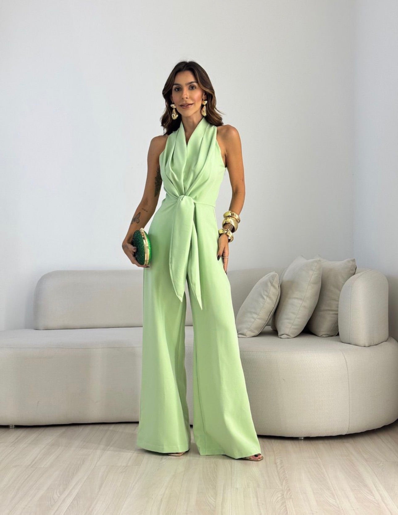 Ärmelloses Set mit Neckholder-Bindung und lässiger Hose mit weitem Bein