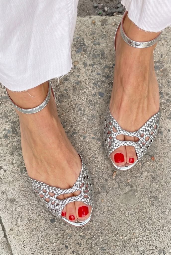 Isadora | Goldfarbene Sandalen mit Flechtmuster