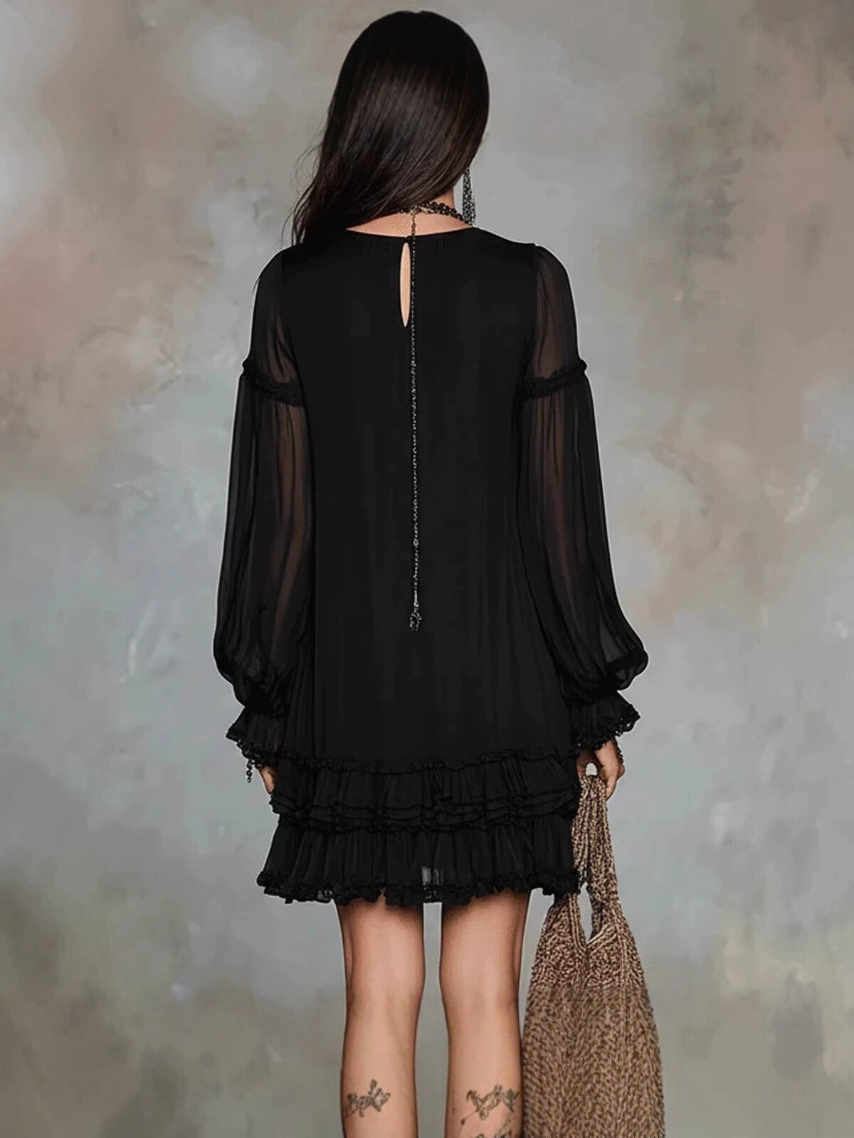 Schwarzes Chiffon-Minikleid mit Laternenärmeln und Rüschen