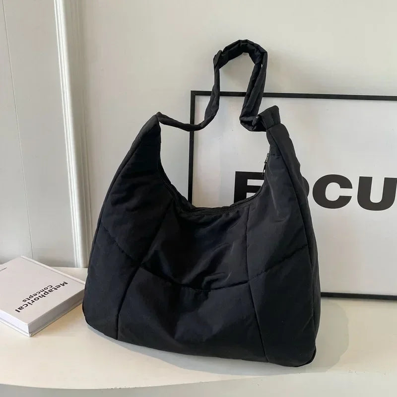 Trendé™ | Veda Messenger-Tasche mit zeitlosem Look