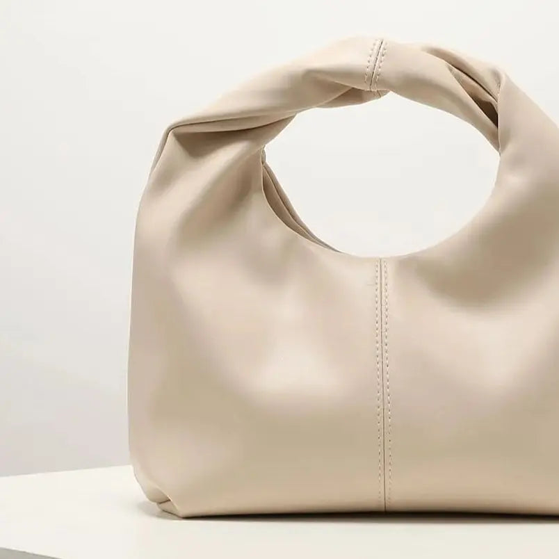 Trendé™ | Clean Ledertasche mit zeitloser Eleganz