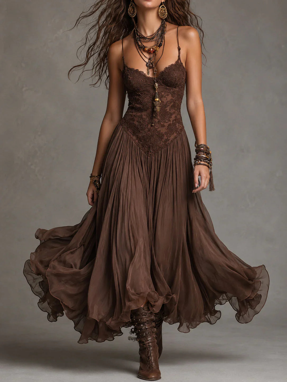 Dunkelbraunes Chiffon-Maxikleid mit Spitzeneinsätzen