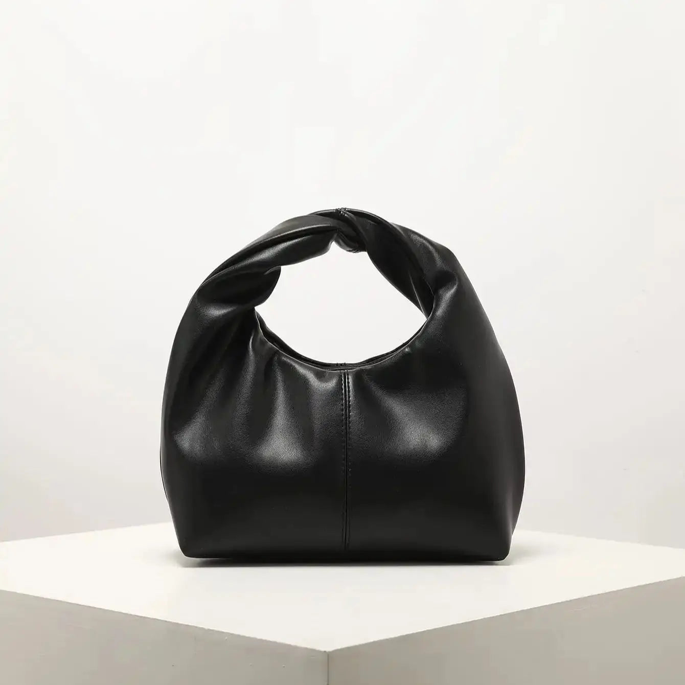 Trendé™ | Clean Ledertasche mit zeitloser Eleganz