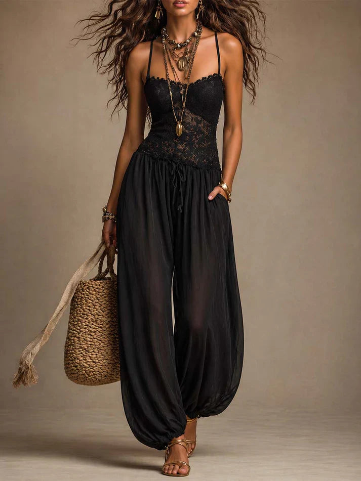 Trendé™ | Laia Neckholder-Jumpsuit mit fliessender Spitze