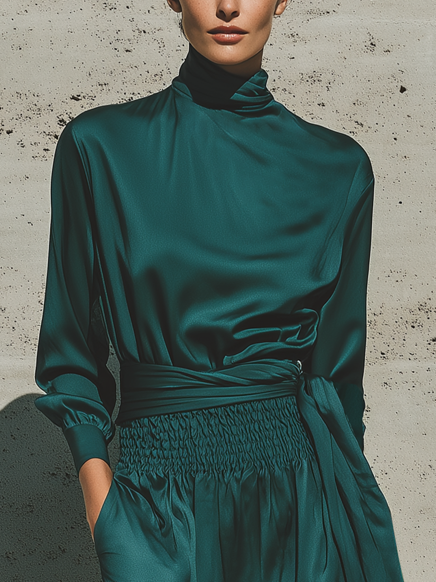 Trendé™ | Elora Satin-Midikleid mit Rollkragen und betonter Taille
