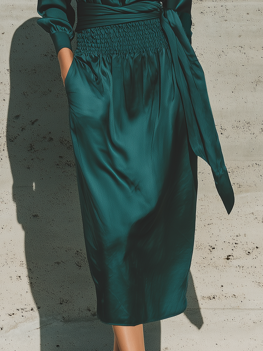 Trendé™ | Elora Satin-Midikleid mit Rollkragen und betonter Taille
