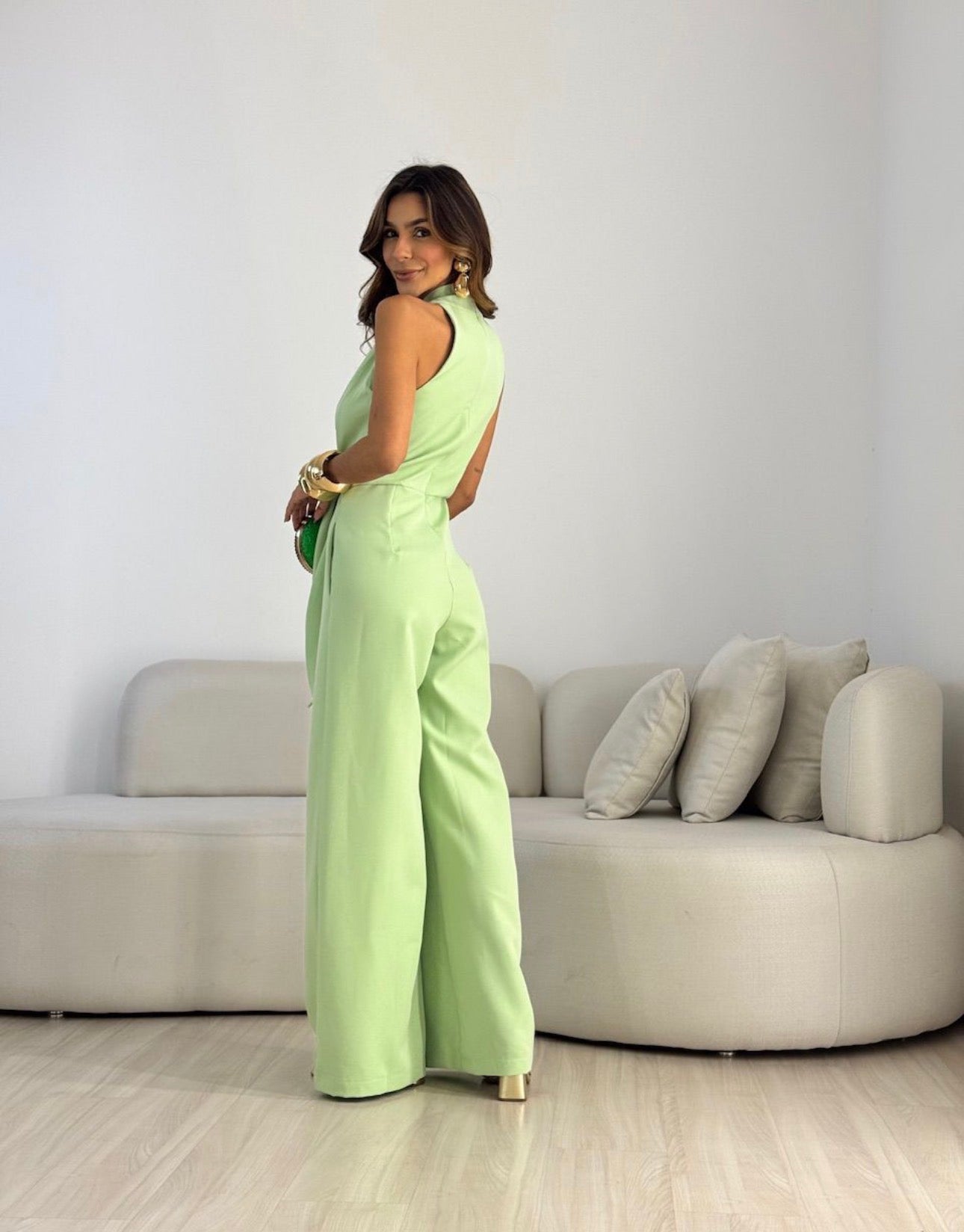 Ärmelloses Set mit Neckholder-Bindung und lässiger Hose mit weitem Bein