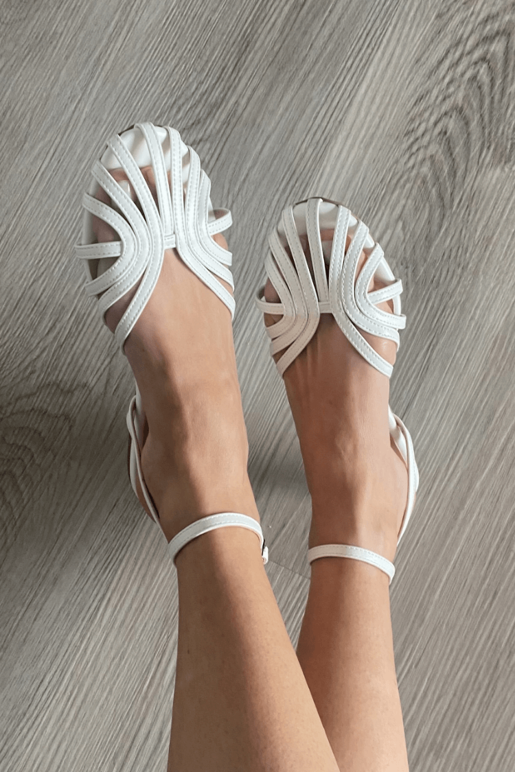 Vittoria | Goldfarbene Schmuck-Sandalen