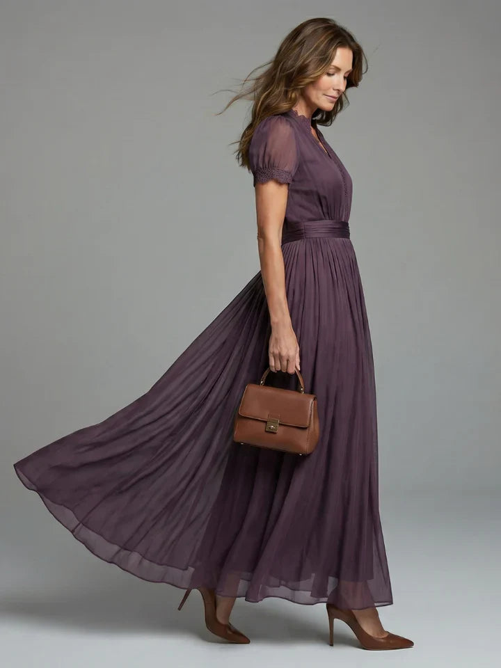 FLAVIA™ | Langes Lila Kleid Schlüssellochausschnitt Chiffon Spitzenbesatz