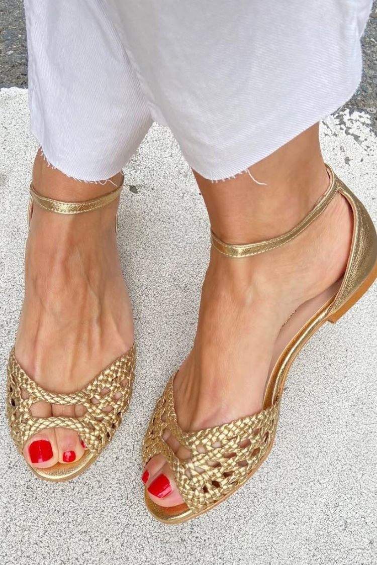 Isadora | Goldfarbene Sandalen mit Flechtmuster