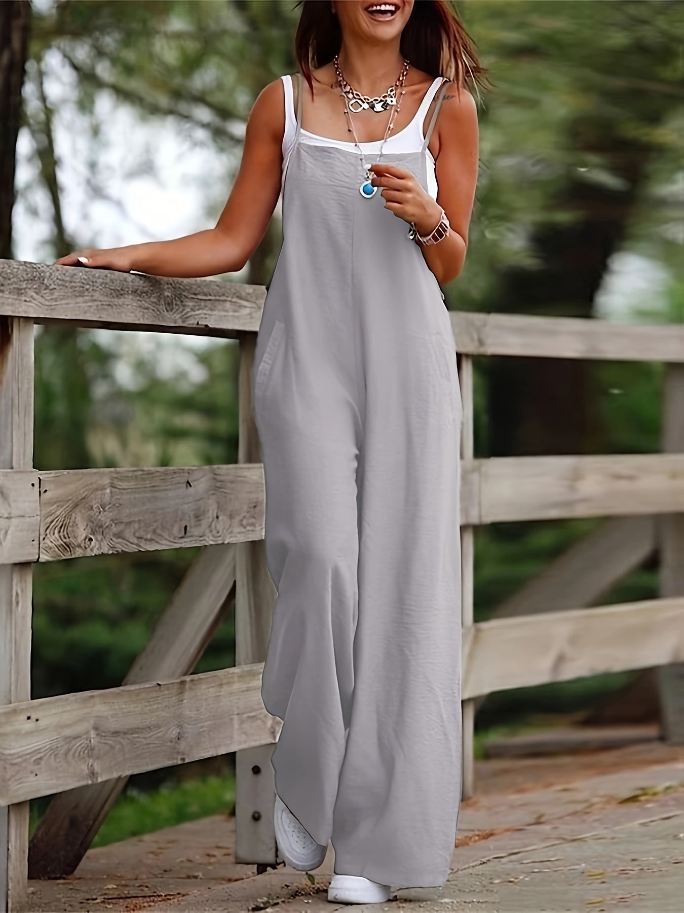 Trendé™ | Eva Einfarbiger Jumpsuit mit bequemer Passform