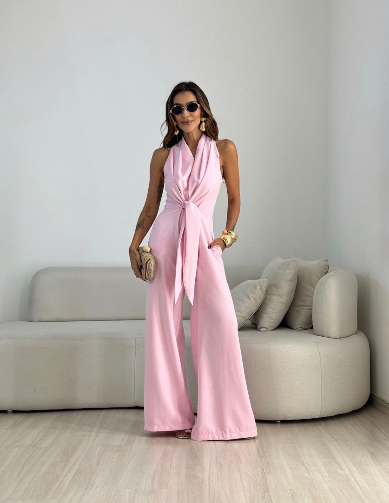 Ärmelloses Set mit Neckholder-Bindung und lässiger Hose mit weitem Bein