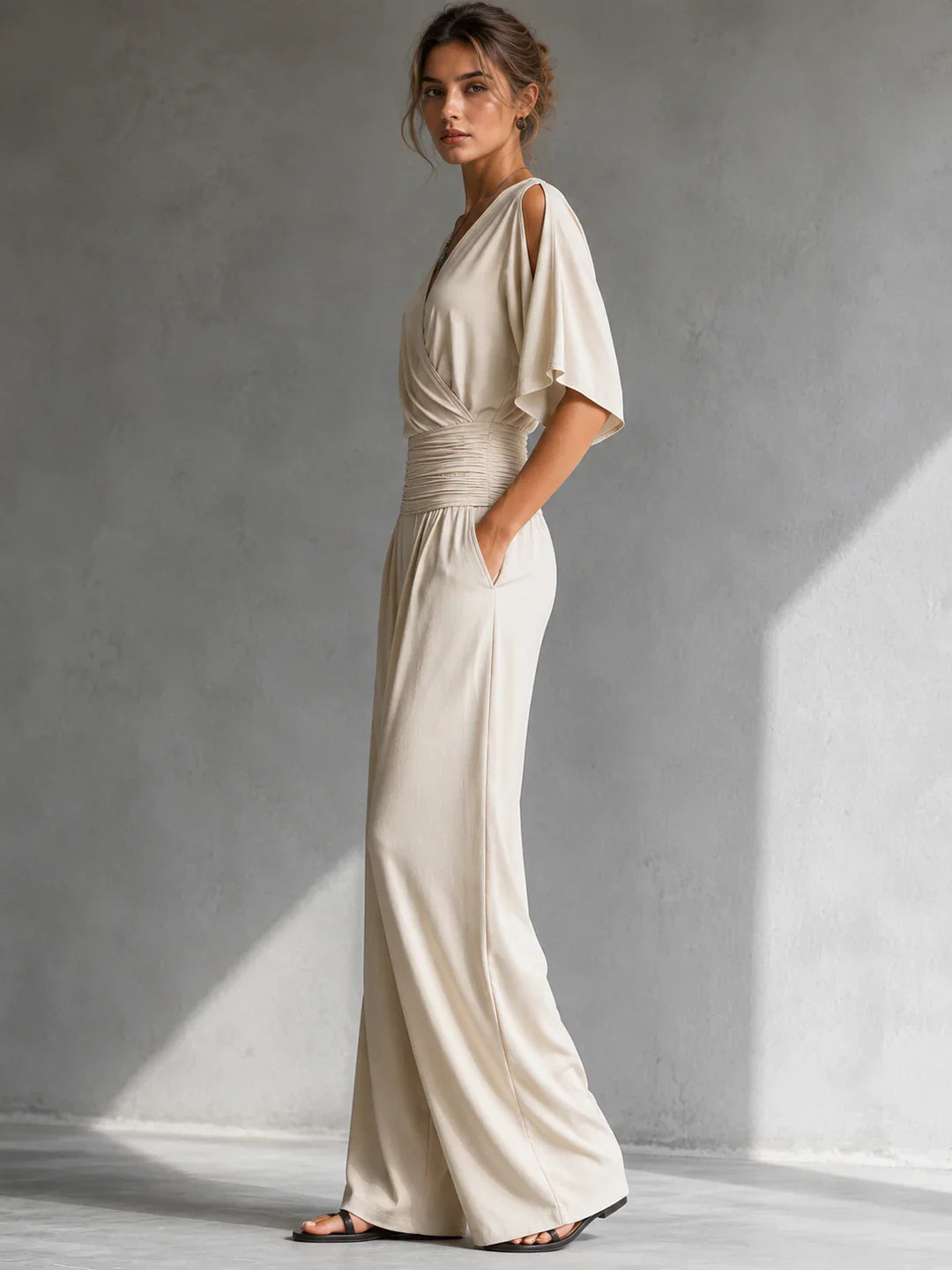 Trendé™ | Alia Eleganter Jumpsuit mit Wickeloptik und weitem Bein