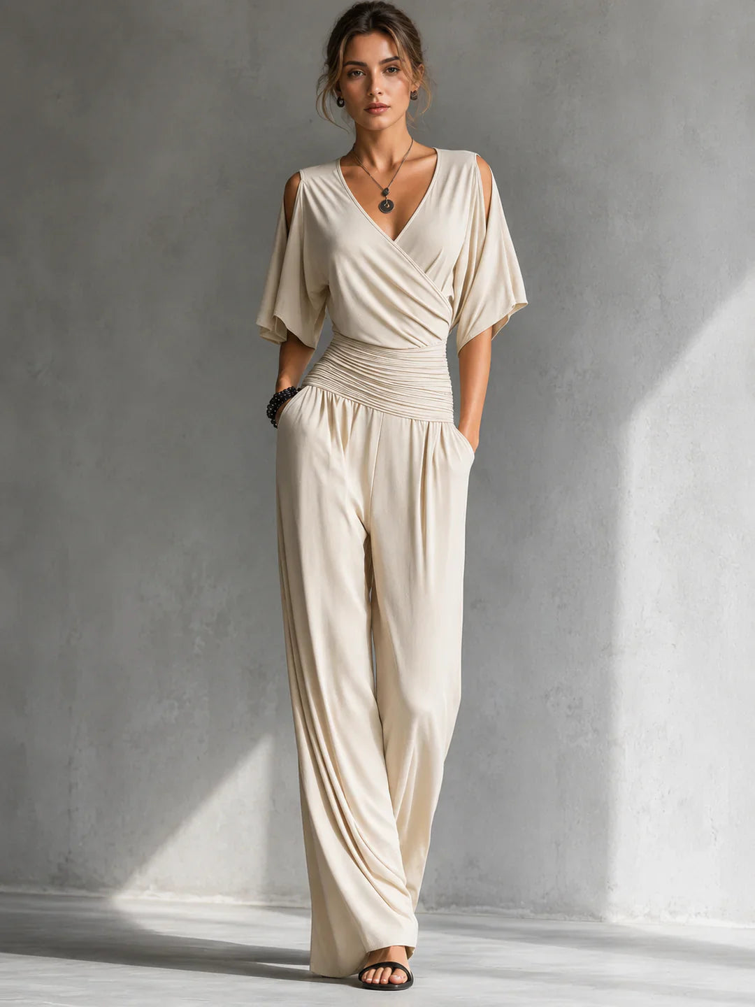 Alia | Eleganter Jumpsuit mit Wickeloptik und weitem Bein