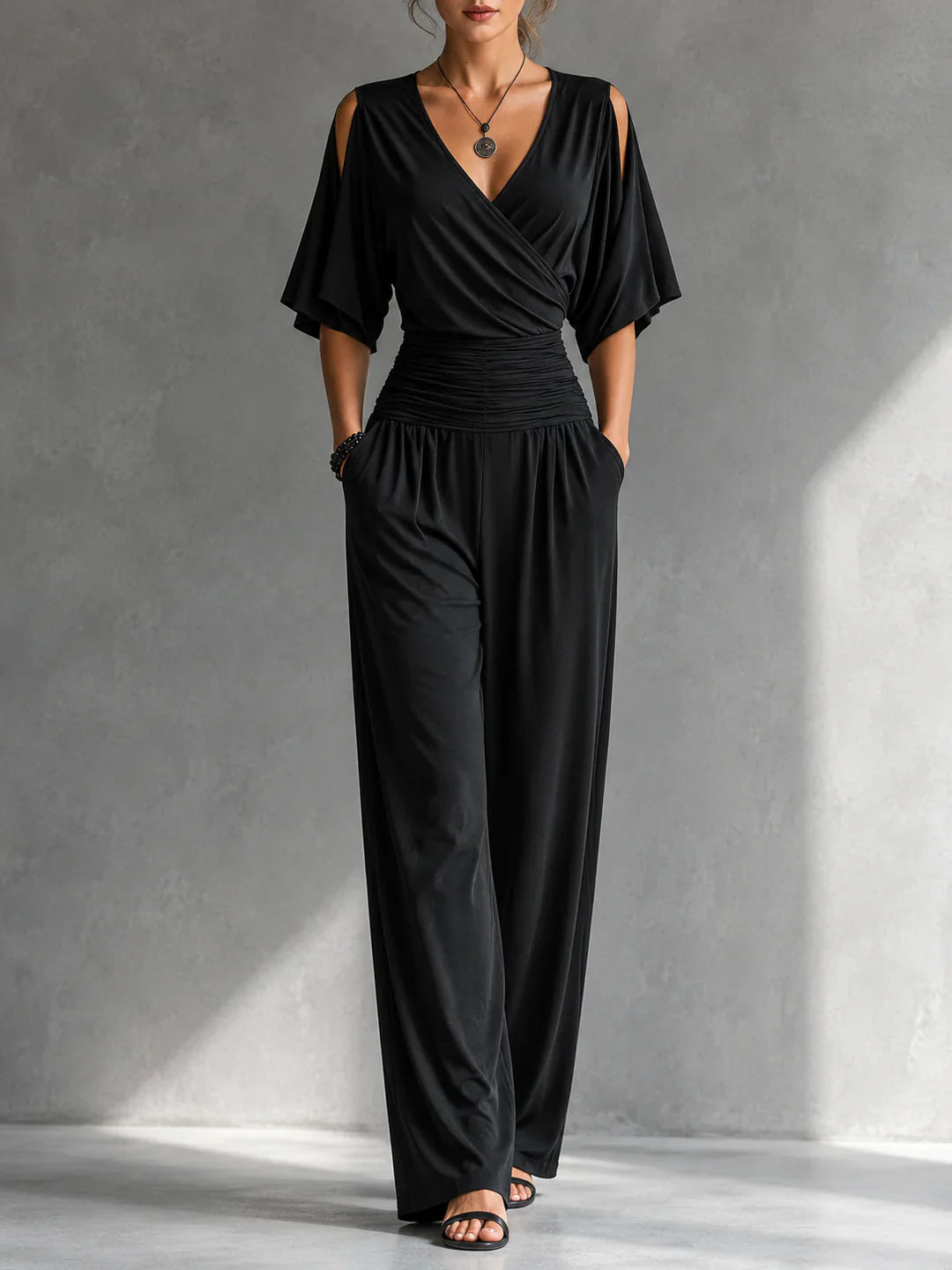 Alia | Eleganter Jumpsuit mit Wickeloptik und weitem Bein