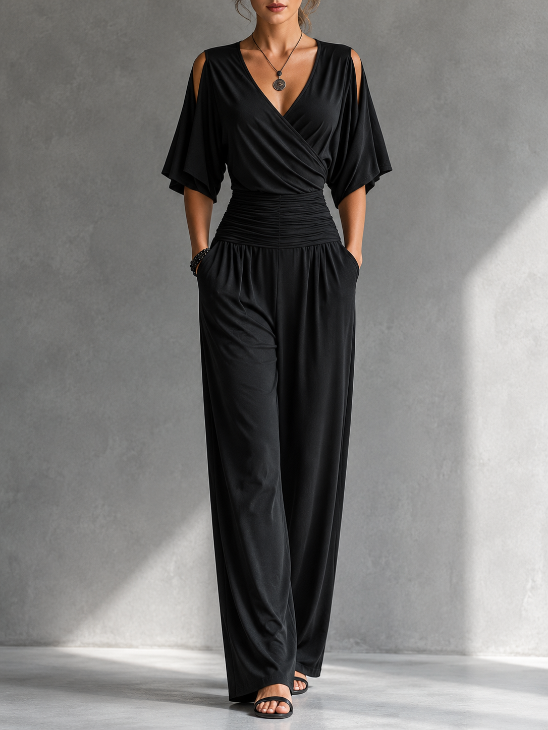 Trendé™ | Mia Eleganter Jumpsuit mit V-Ausschnitt