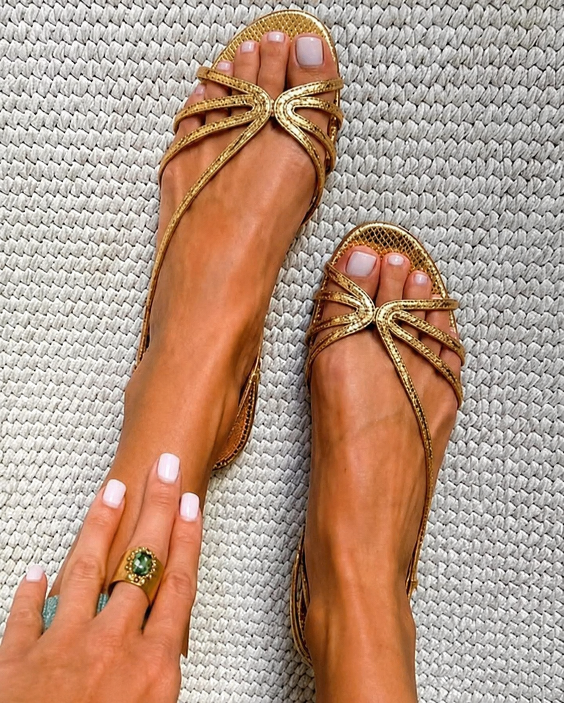 Genf | Goldene Sandalen – Sommerliche Eleganz