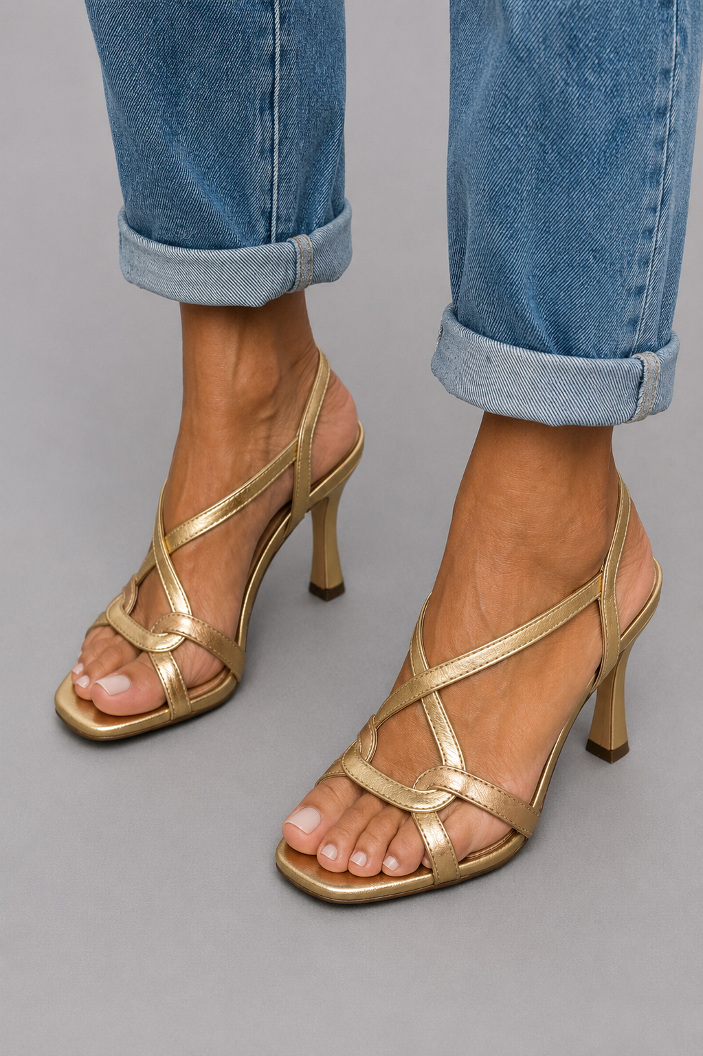 Elisabetta | Goldene Sandalen – Sommerlicher Charme