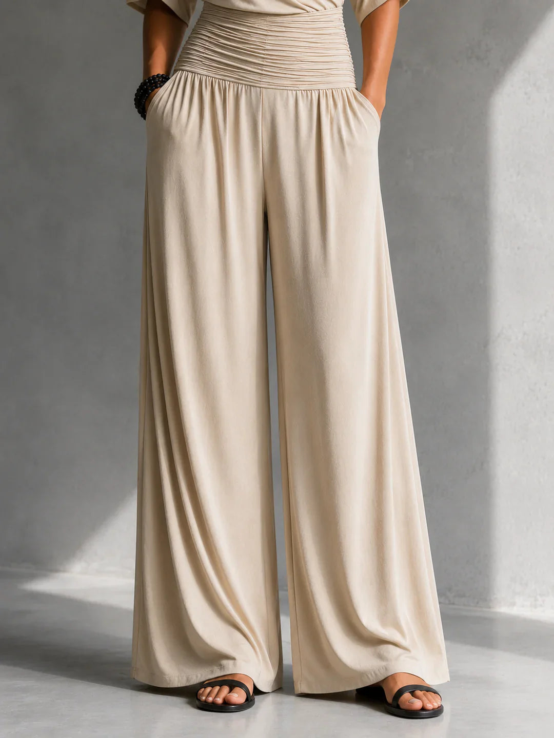 Alia | Eleganter Jumpsuit mit Wickeloptik und weitem Bein