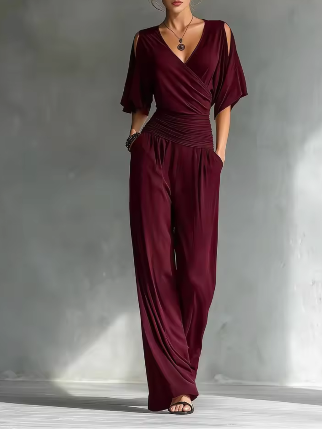 Trendé™ | Mia Eleganter Jumpsuit mit V-Ausschnitt