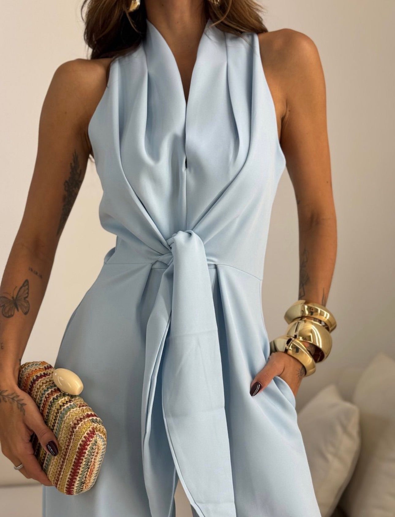 Ärmelloses Set mit Neckholder-Bindung und lässiger Hose mit weitem Bein