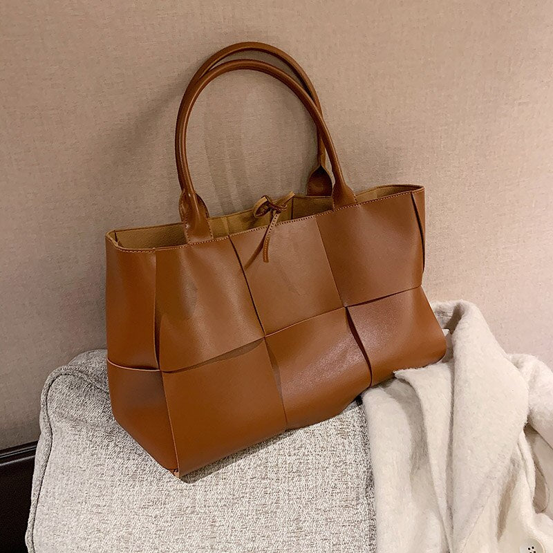 Trendé™ | Jana1979 Ledertasche mit zeitloser Eleganz