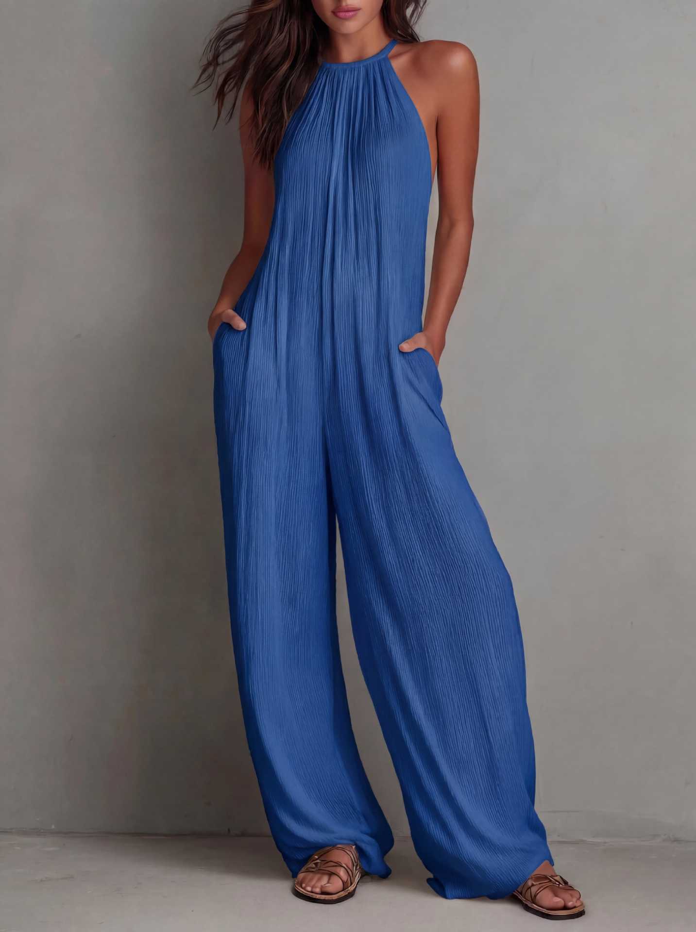 Rückenfreier Plissee-Jumpsuit im Resort-Stil mit weitem Bein