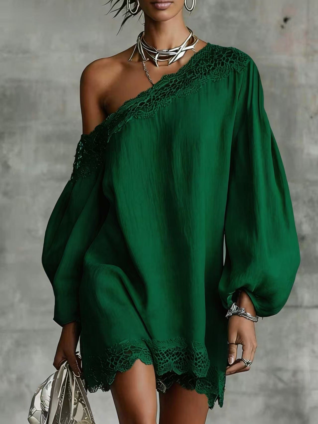 Schulterfreies Freizeitkleid mit Spitzenbesatz und langen Ärmeln