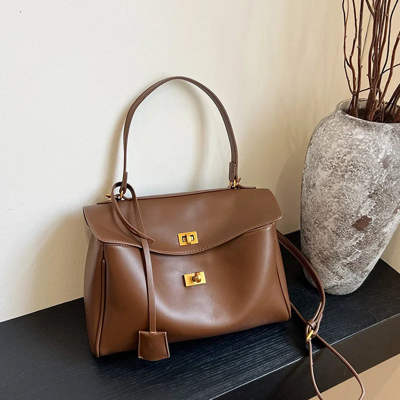 Trendé™ | Saphir Ledertasche mit zeitloser Eleganz