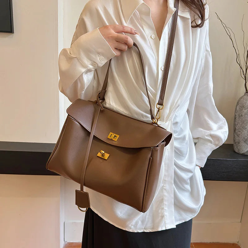 Trendé™ | Saphir Ledertasche mit zeitloser Eleganz