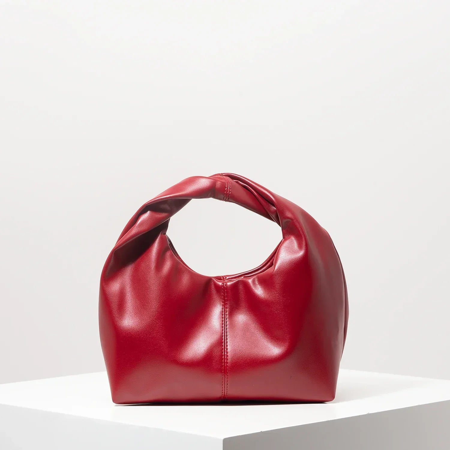 Trendé™ | Clean Ledertasche mit zeitloser Eleganz