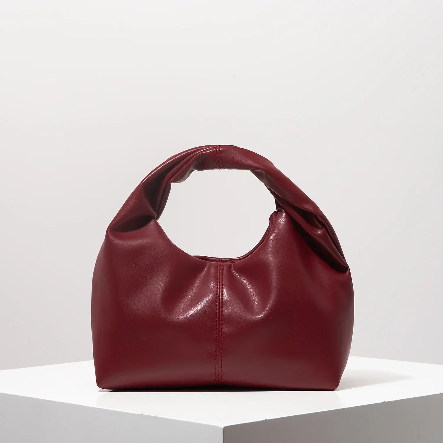 Trendé™ | Clean Ledertasche mit zeitloser Eleganz