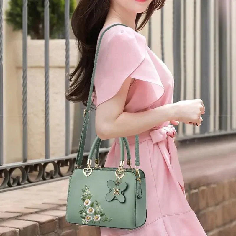 Trendé™ | Floraris Ledertasche mit zeitloser Eleganz