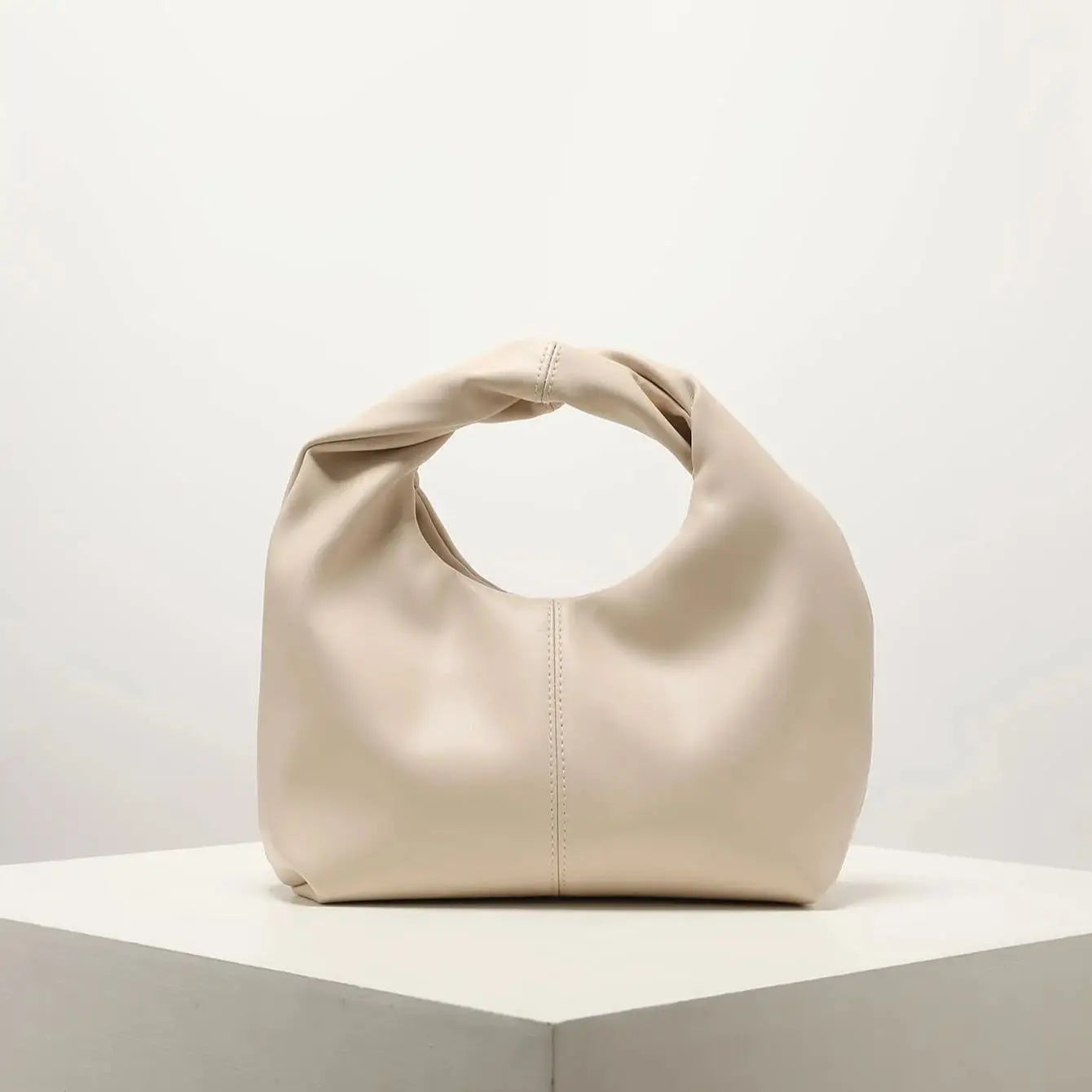 Trendé™ | Clean Ledertasche mit zeitloser Eleganz