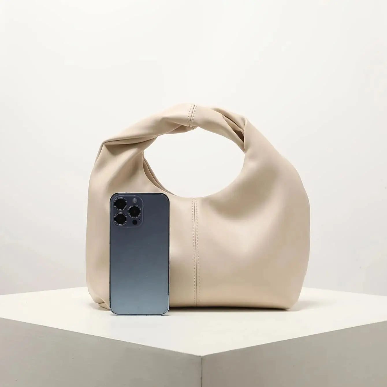 Trendé™ | Clean Ledertasche mit zeitloser Eleganz
