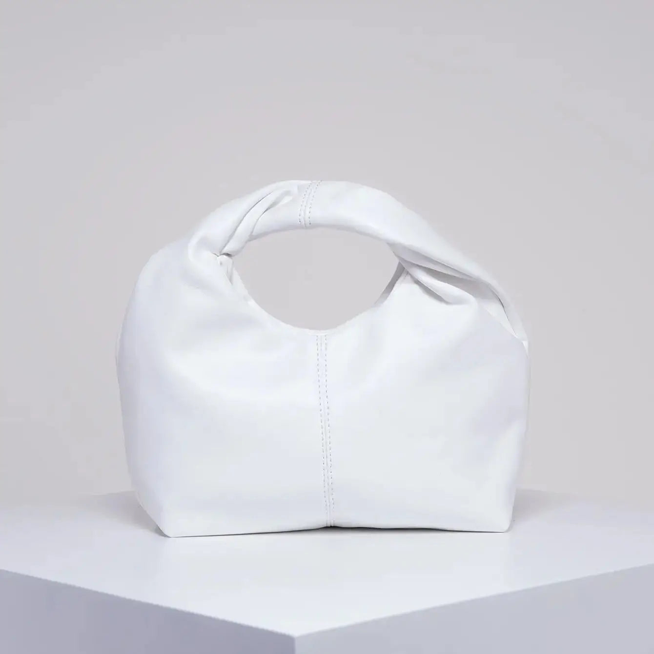 Trendé™ | Clean Ledertasche mit zeitloser Eleganz