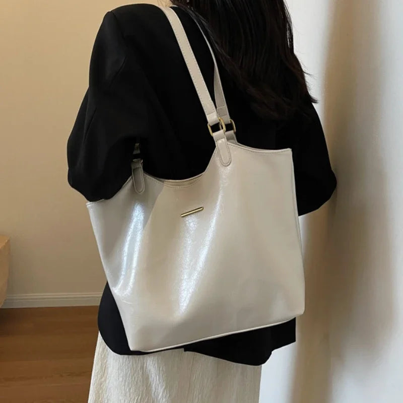 Trendé™ | Bless Ledertasche mit zeitloser Eleganz
