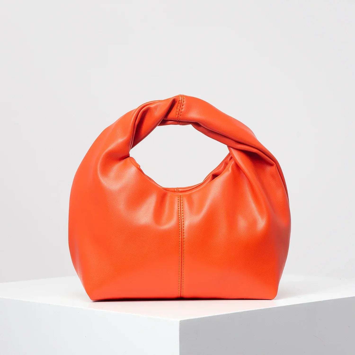 Trendé™ | Clean Ledertasche mit zeitloser Eleganz