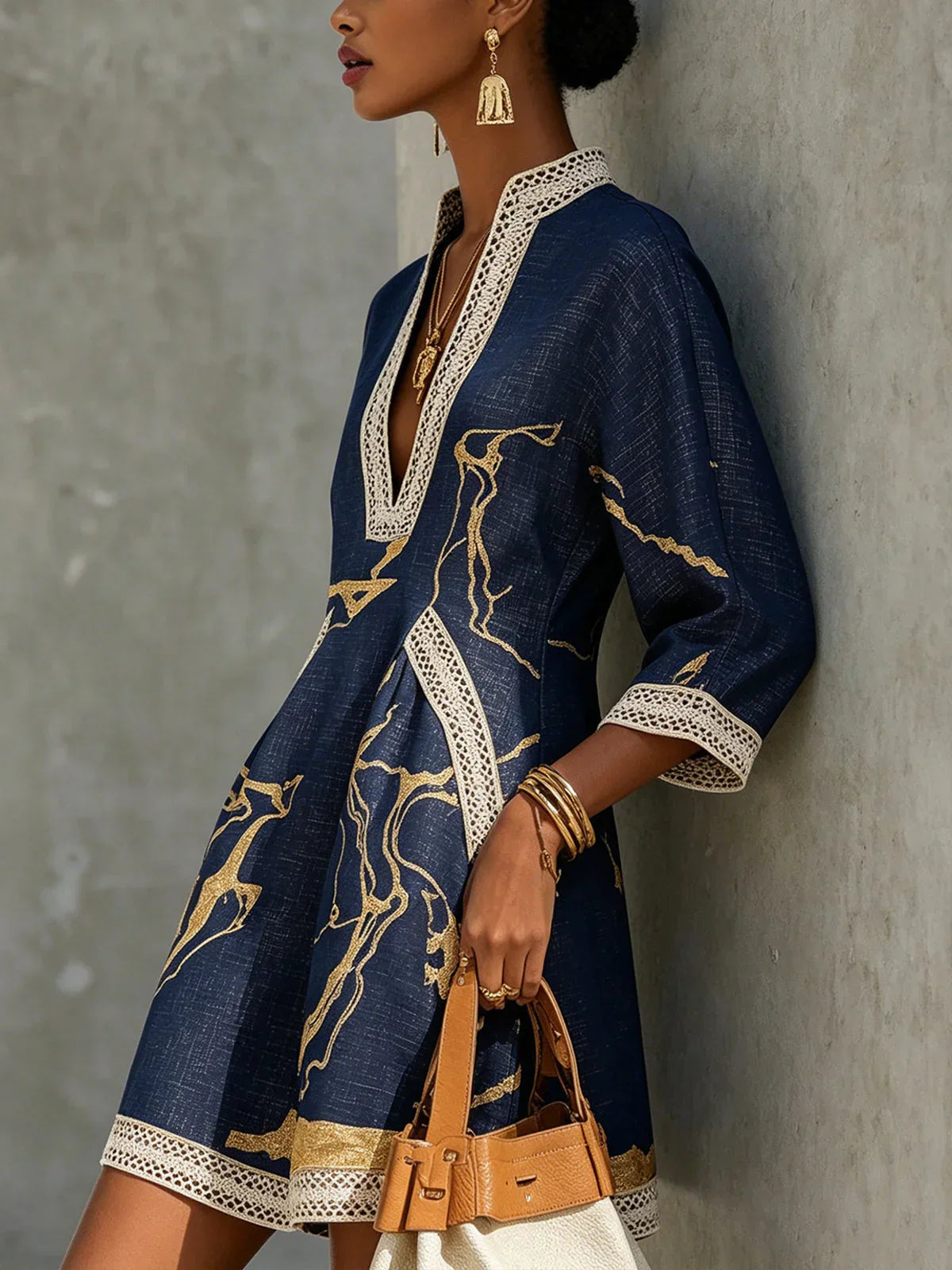 Trendé™ | Solveig Minikleid mit V-Ausschnitt und Spitzenkante