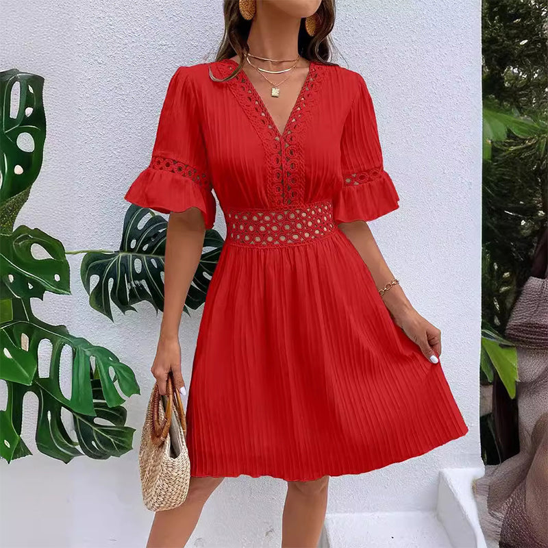 Trendé™ | Amara Kleid mit V-Ausschnitt und Spitzenausschnitten