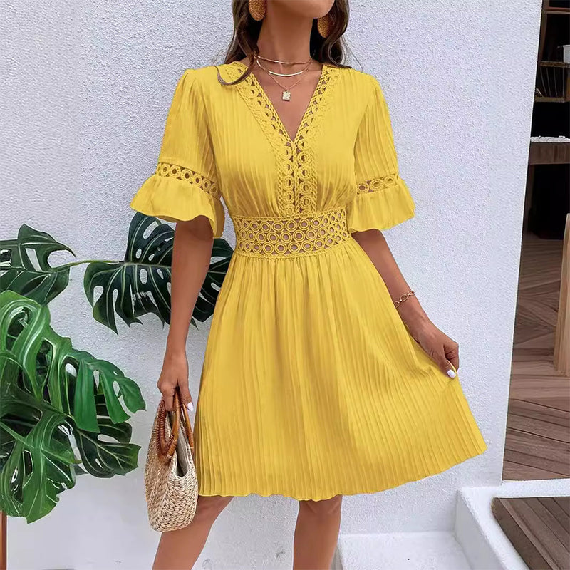 Trendé™ | Amara Kleid mit V-Ausschnitt und Spitzenausschnitten